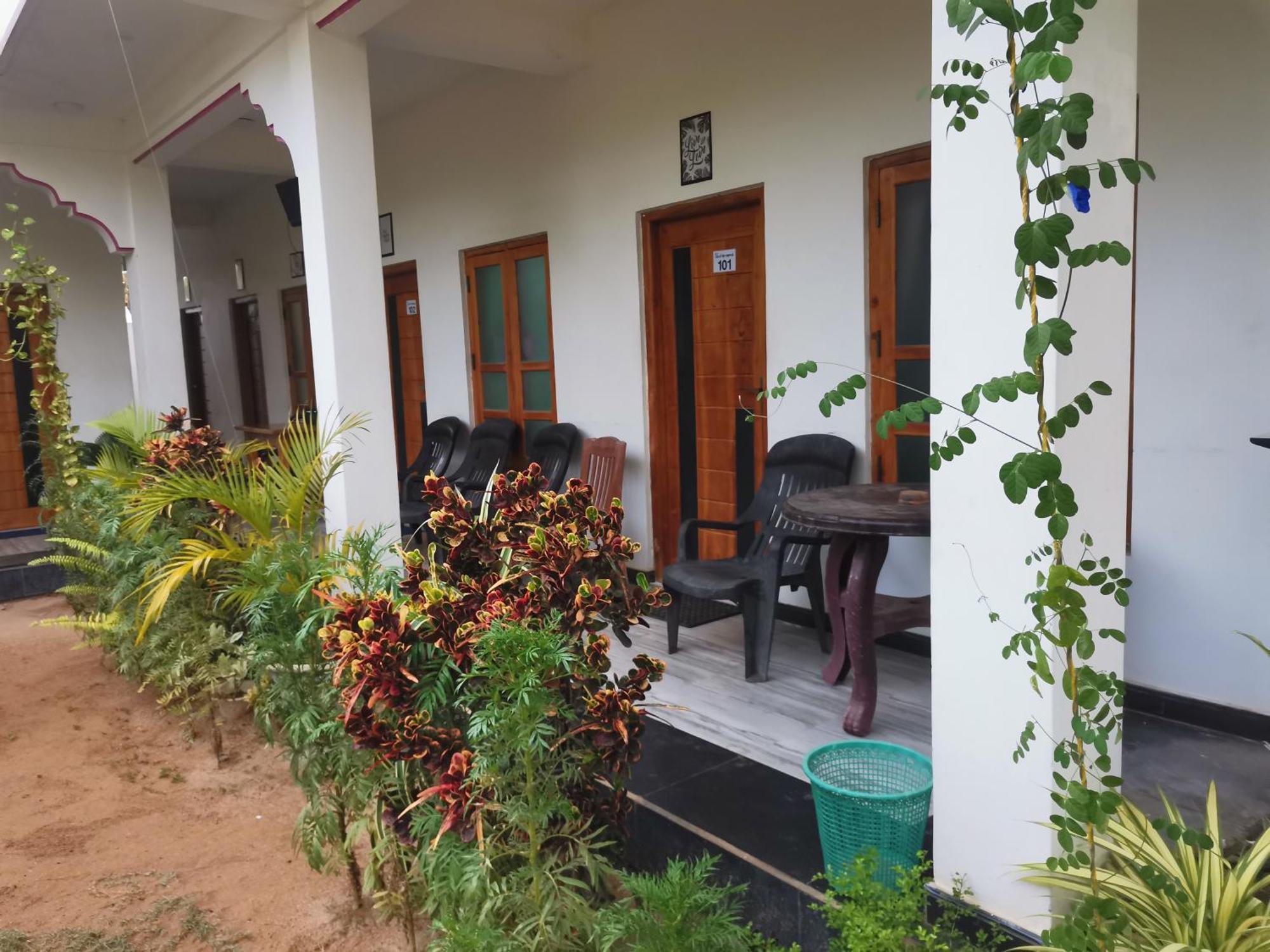 Beach Life Uppuveli Trincomalee Exterior photo